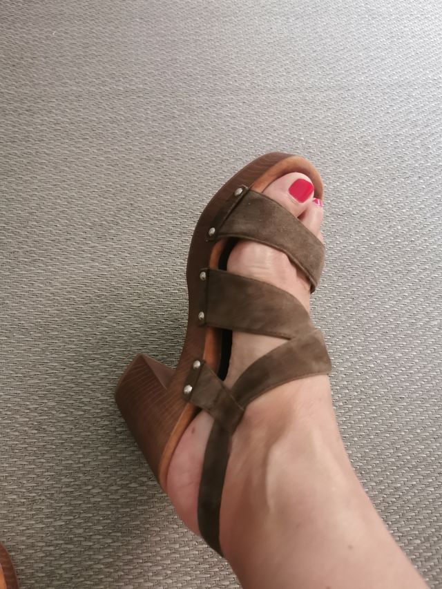 Sandalias plataforma ante marrón-verde