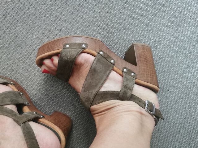 Sandalias plataforma ante marrón-verde