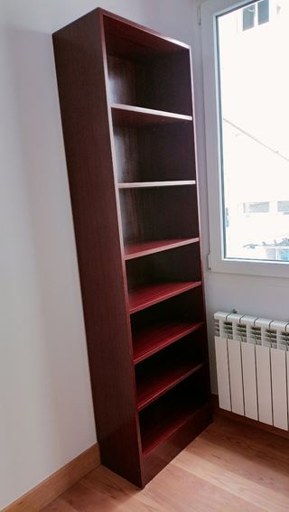 Estantería-librería alta de madera