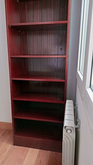 Estantería-librería alta de madera