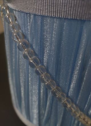 Paralumi azzurro in tessuto plissettato