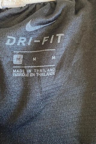 Shorts Nike Swoosh - Negro con Swoooh Rojo