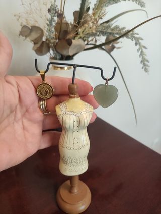 Expositor de joyas estilo vintage. Muy antiguo.