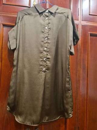 Vestido Zara satinado verde oliva