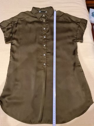 Vestido Zara satinado verde oliva