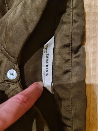 Vestido Zara satinado verde oliva