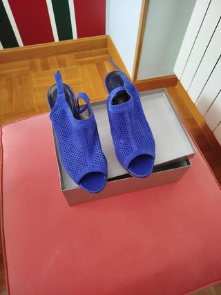 Zapatos azules de tacón