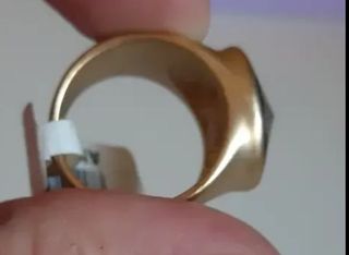 Anillo Hombre Dorado con Cristal negro