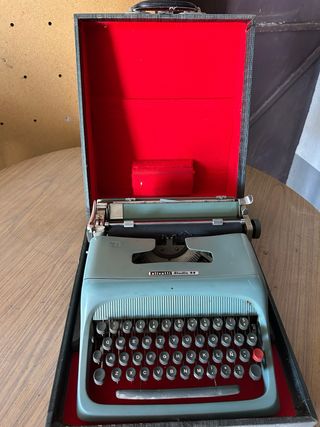 Olivetti Studio 44 - Máquina de escribir