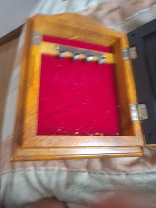 Reloj de pared marrón antiguo