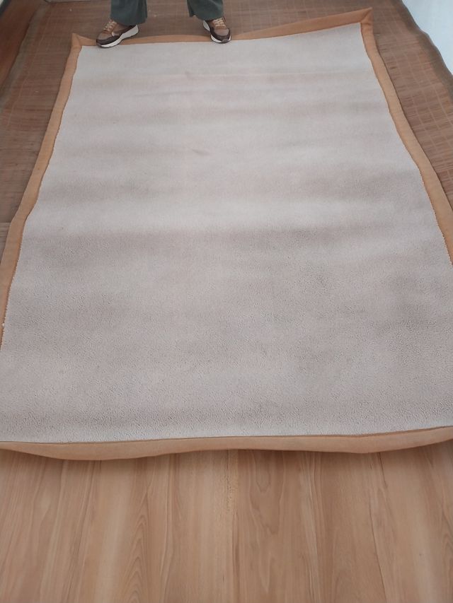 Alfombra beige - Felpa