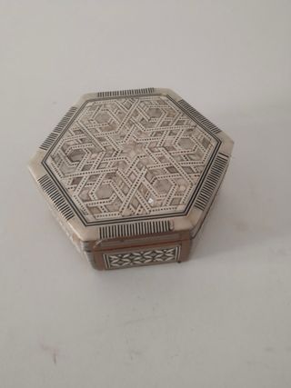 Joyero hexagonal egipcio