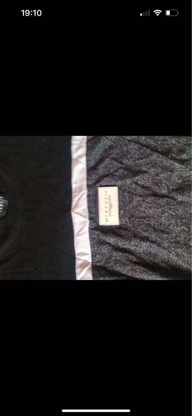 Camiseta Mckenzi - Negra y Gris