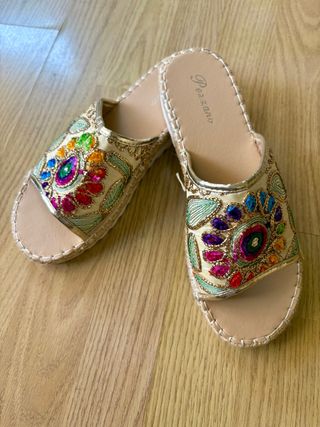 Sandalias Pezzano bordadas multicolor