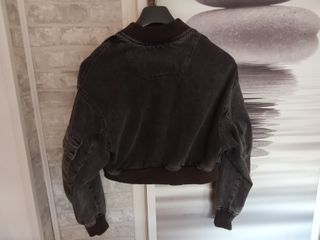 Chaqueta bomber Stradivarius gris