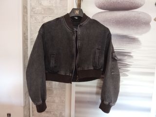 Chaqueta bomber Stradivarius gris