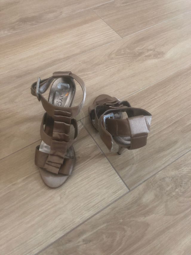 Sandalias Joyca beige + bolso