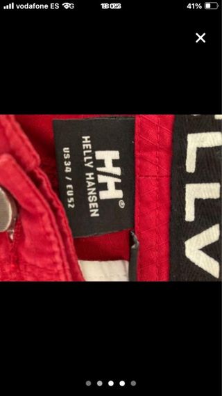 Bermudas Helly Hansen rojas