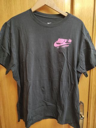 Camiseta Nike negra y rosa - Talla XL