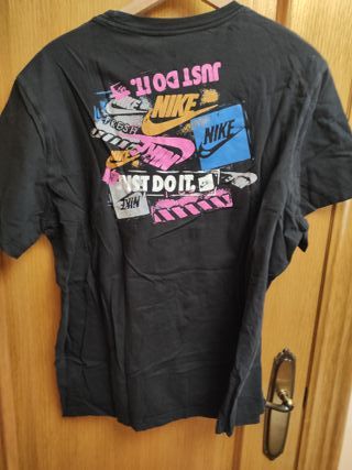 Camiseta Nike negra y rosa - Talla XL