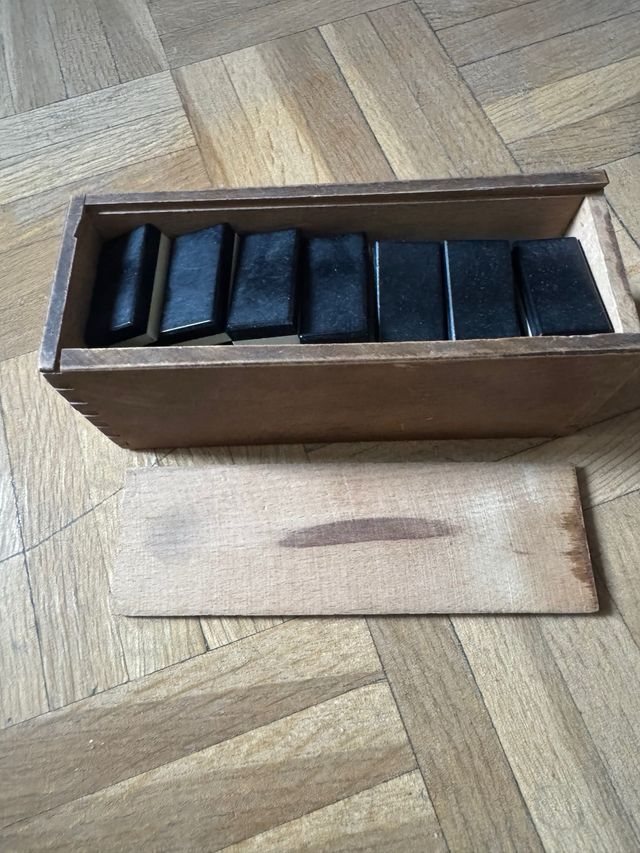 Juego de dominó antiguo