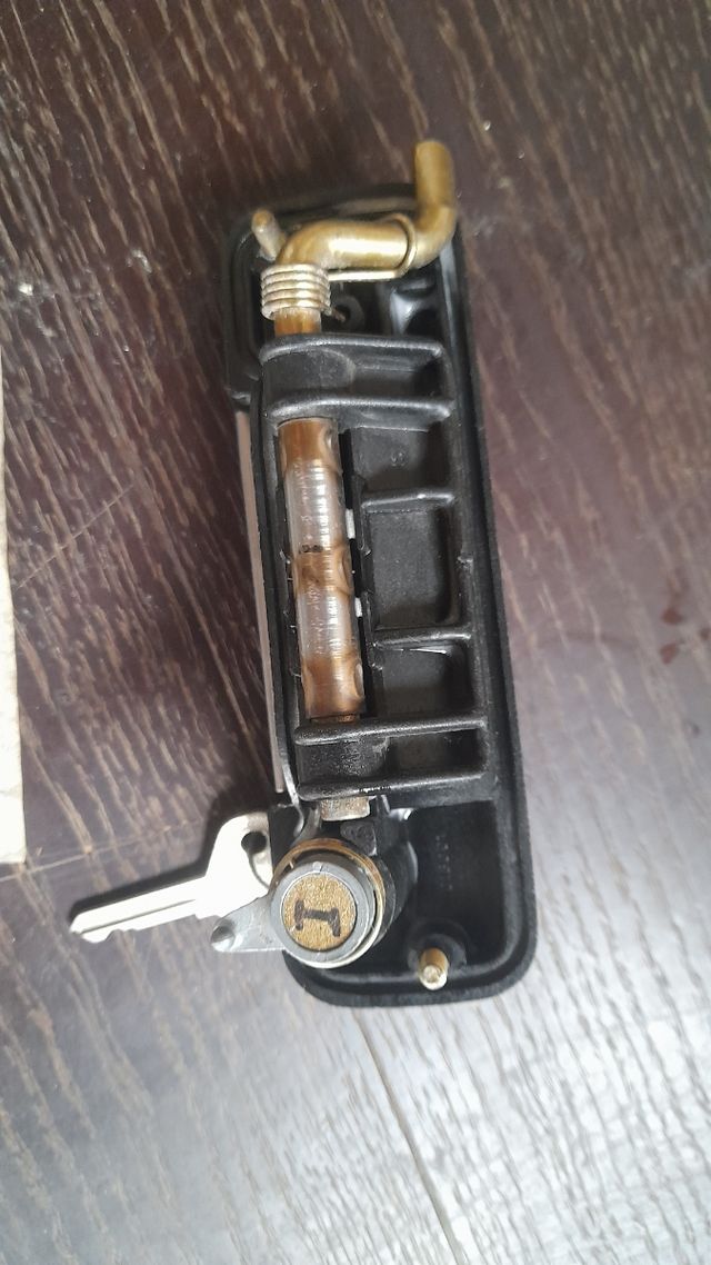 Manetas SEAT 127: puerta delantera izquierda