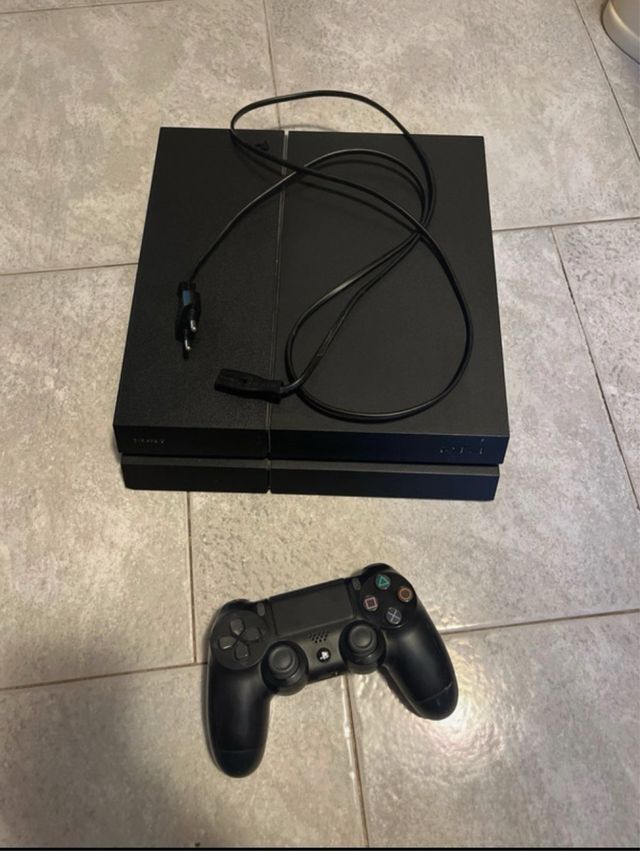 PS4 (PlayStation 4) + Joypad Nero