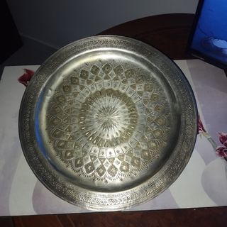 Bandeja antigua metal repujado