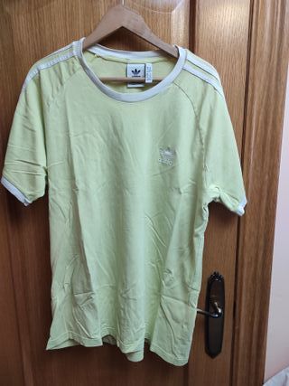 Camiseta Adidas amarilla XL.