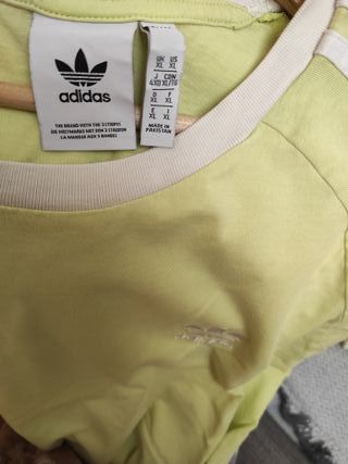 Camiseta Adidas amarilla XL.