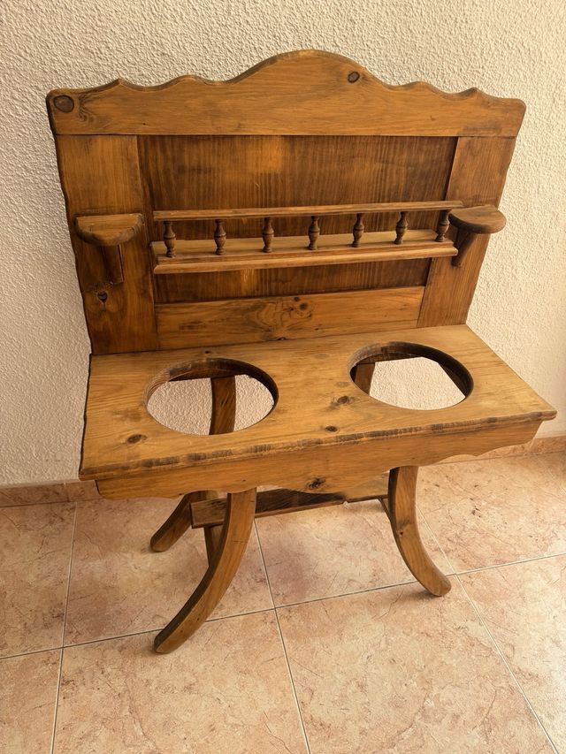 Cantarera rústica de madera