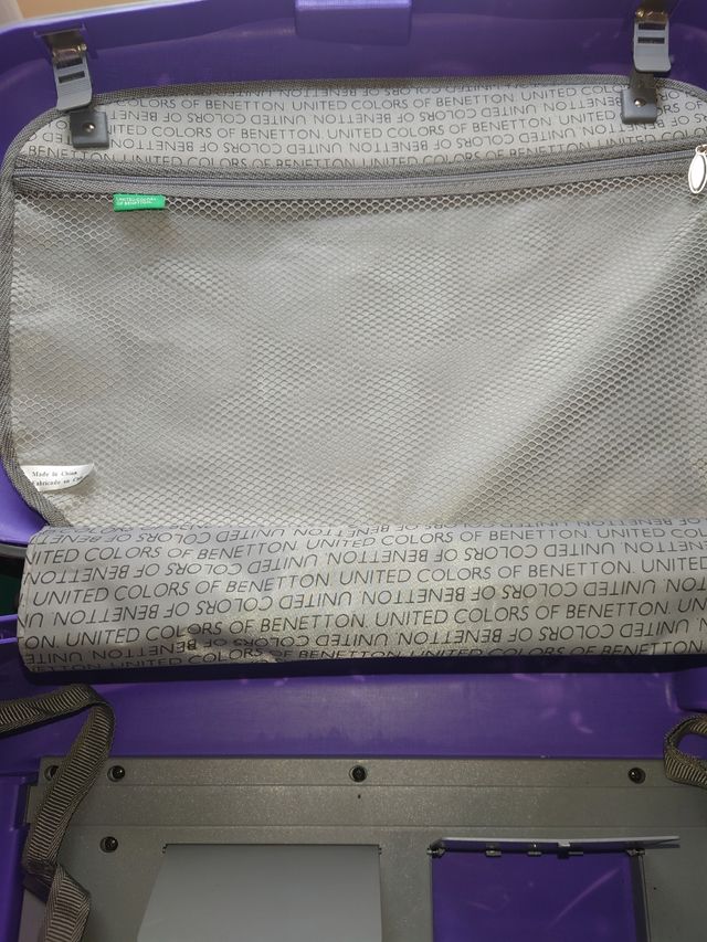Maleta Benetton morada trolley
