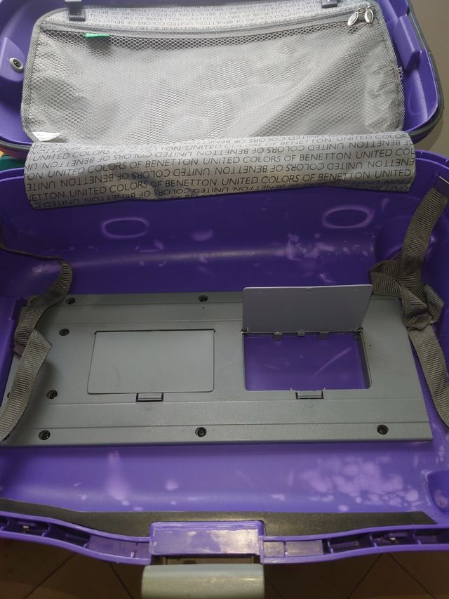 Maleta Benetton morada trolley