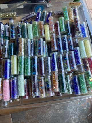 Abalorios de Colores Surtidos 5 botes por 15€