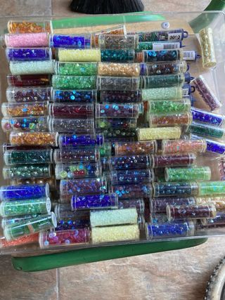 Abalorios de Colores Surtidos 5 botes por 15€