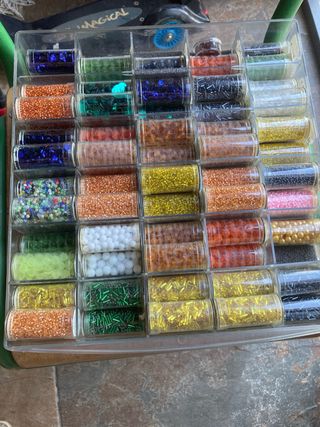 Abalorios de Colores Surtidos 5 botes por 15€