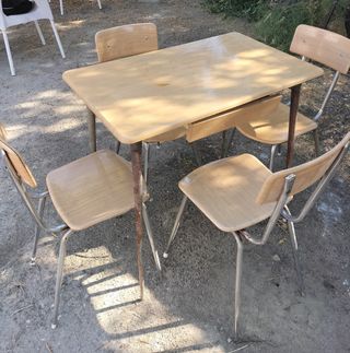 Mesita y sillas de cocina antiguas para restaurar