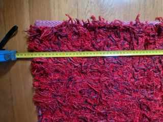 Alfombra roja de pelo largo