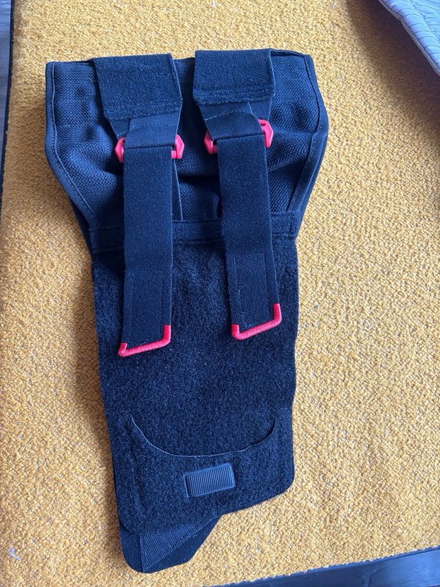 Faja lumbar elastica con bandas de sujeccion.