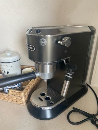 Cafetera DeLonghi Dedica - Gris