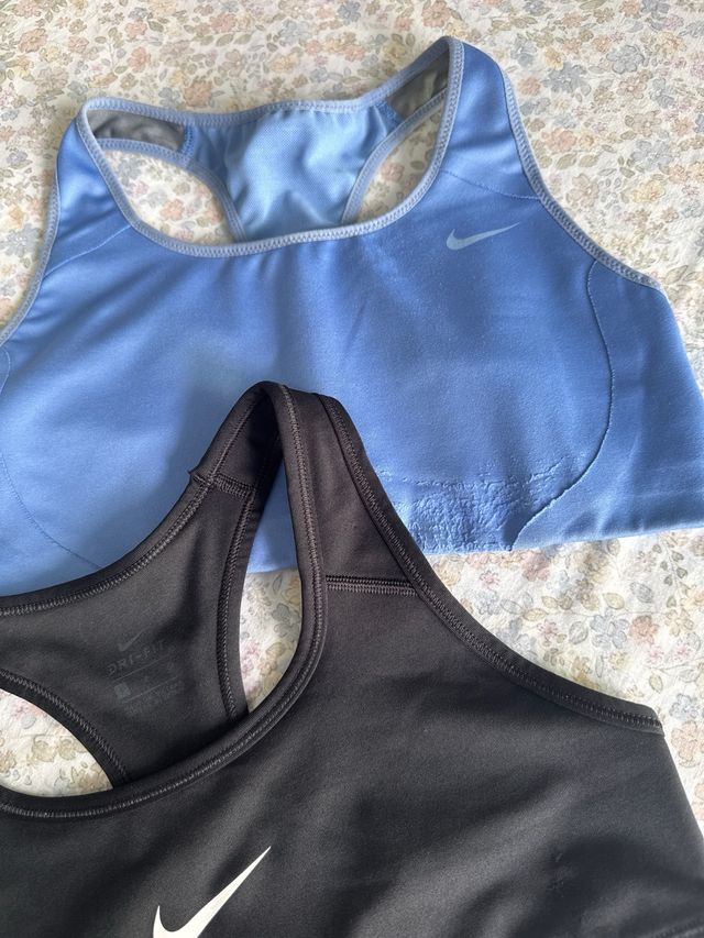 2 Tops deportivos Nike - Negro y Azul