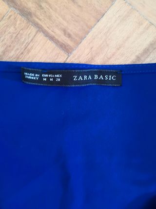 Top Zara detalle hombro azulón T. M