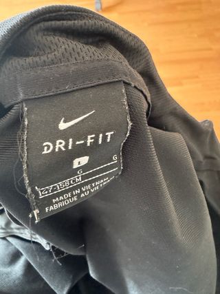 Chaqueta Nike negra - M/L 147/158cm y 137/148 cm