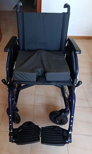 Silla de ruedas plegable con 15 días de uso