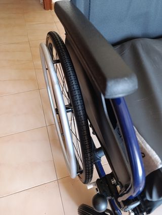 Silla de ruedas plegable con 15 días de uso