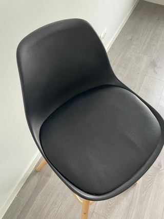 Juego de 2 sillas altas nórdicas - negras. 