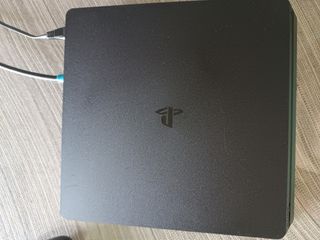 !!SE VENDE PS4!! (PlayStation 4) Como nueva