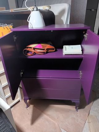 Mueble morado de madera - 2 cajones