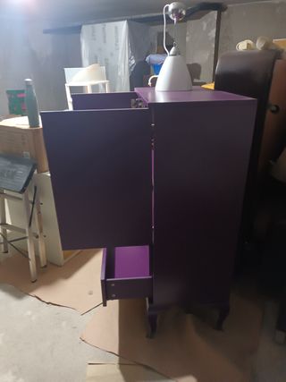 Mueble morado de madera - 2 cajones