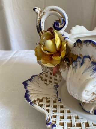 Centro mesa cerámico con plato estilo Capodimonte